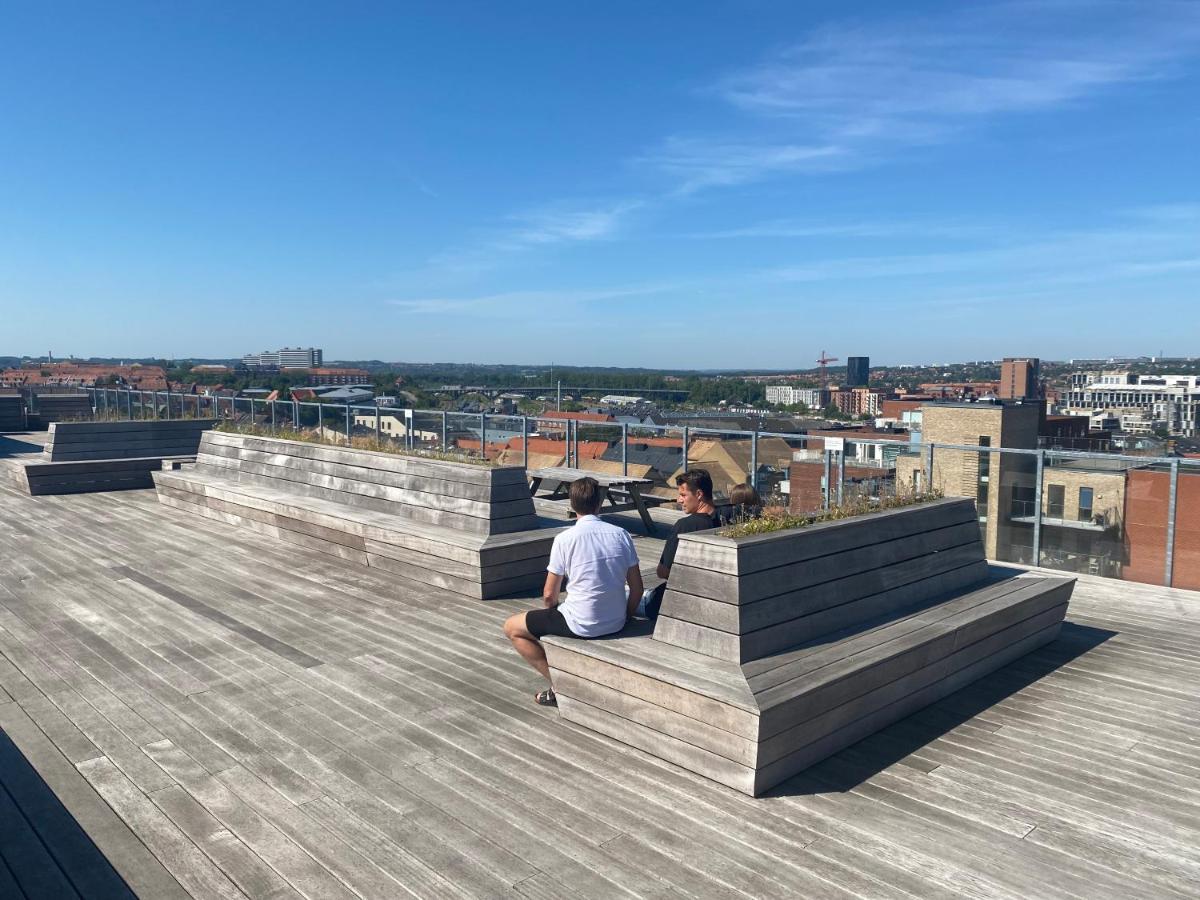 Modern Central Apt With Rooftop, Privat Balcony, & Free Parking,Next To Aarhus Attractions ภายนอก รูปภาพ