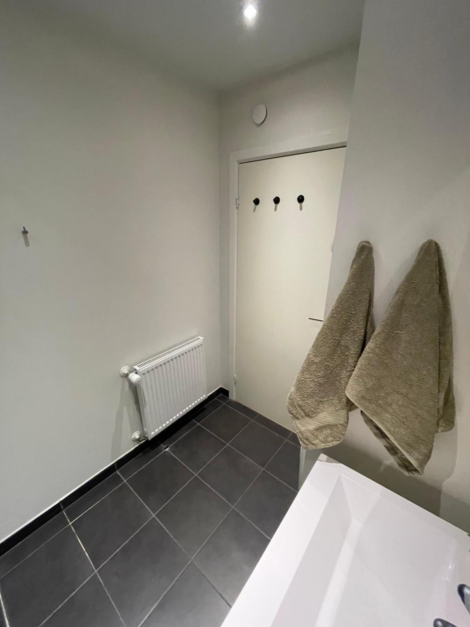 Modern Central Apt With Rooftop, Privat Balcony, & Free Parking,Next To Aarhus Attractions ภายนอก รูปภาพ
